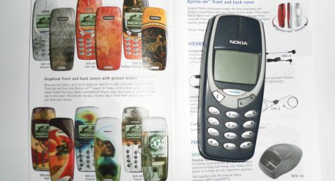 nokia-3310-con-libretto (34K)